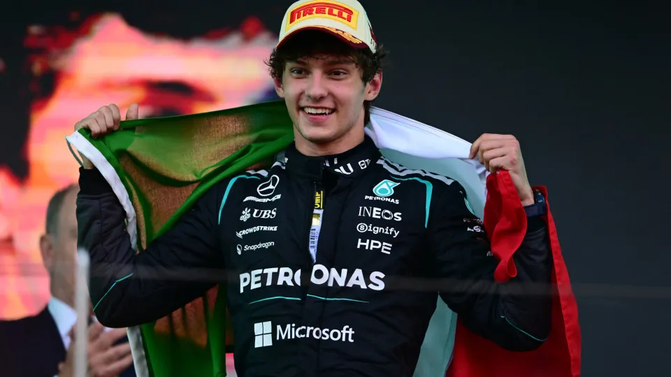 Antonelli imparável bateu recordes de Hamilton e Verstappen