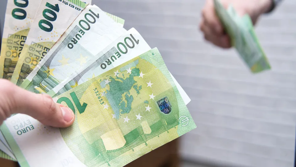 Afinal, reembolsos do IRS estão "parados" ou decorrem com "normalidade"?