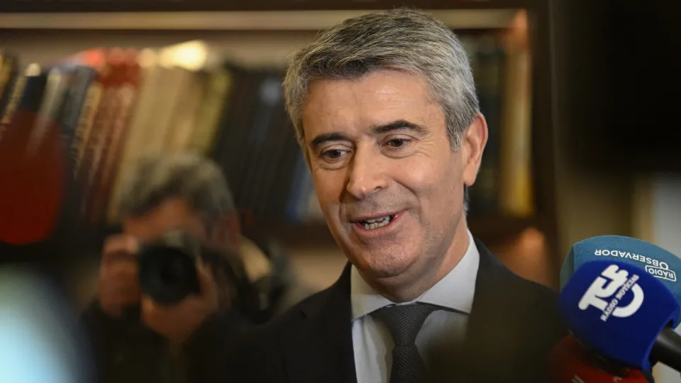José Luís Carneiro reconhece "grande instabilidade" no Governo dos Açores