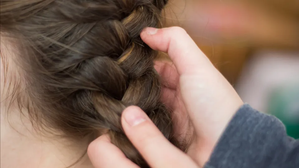 Está a perder cabelo? Eis os cuidados que deve ter quando faz tranças