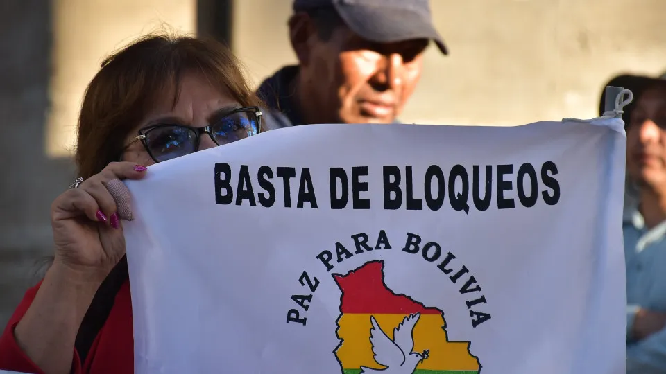 Presidente boliviano endurece discurso e autoriza intervenção militar