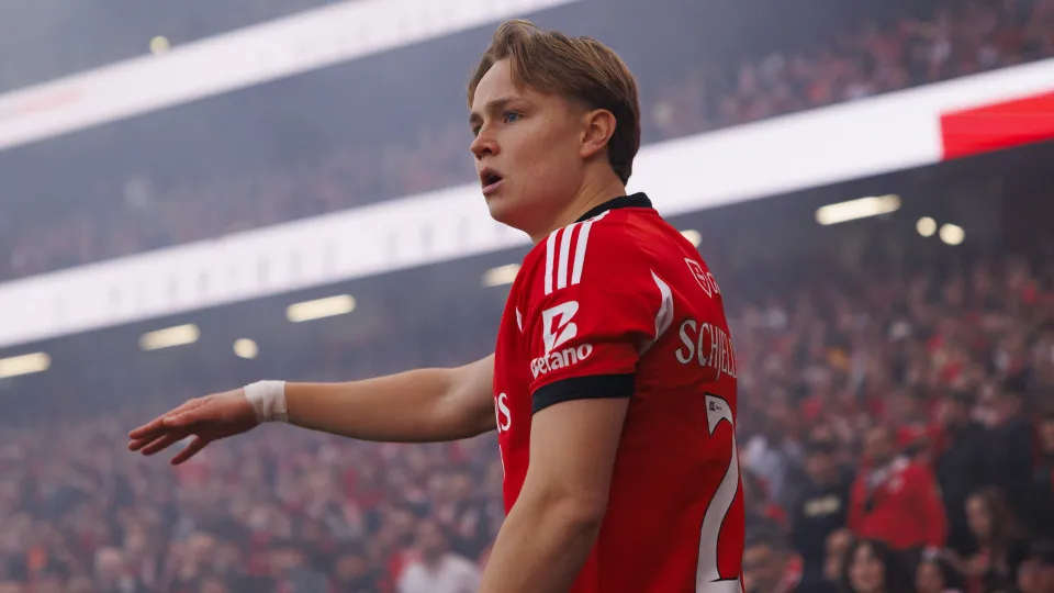 Benfica faz proposta milionária para segurar Schjelderup, mas há entrave