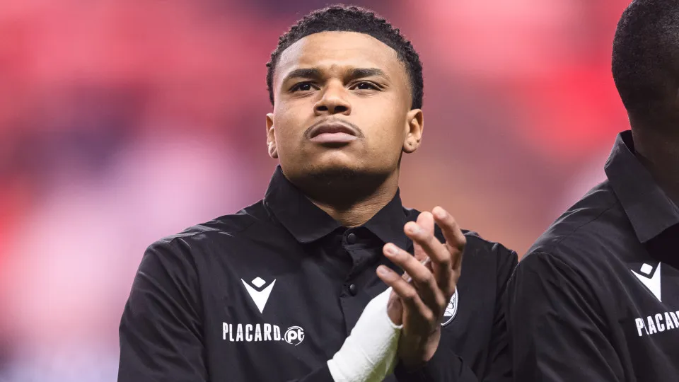 Oficial: Saviolo enche cofres do Vitória SC e segue para a Turquia