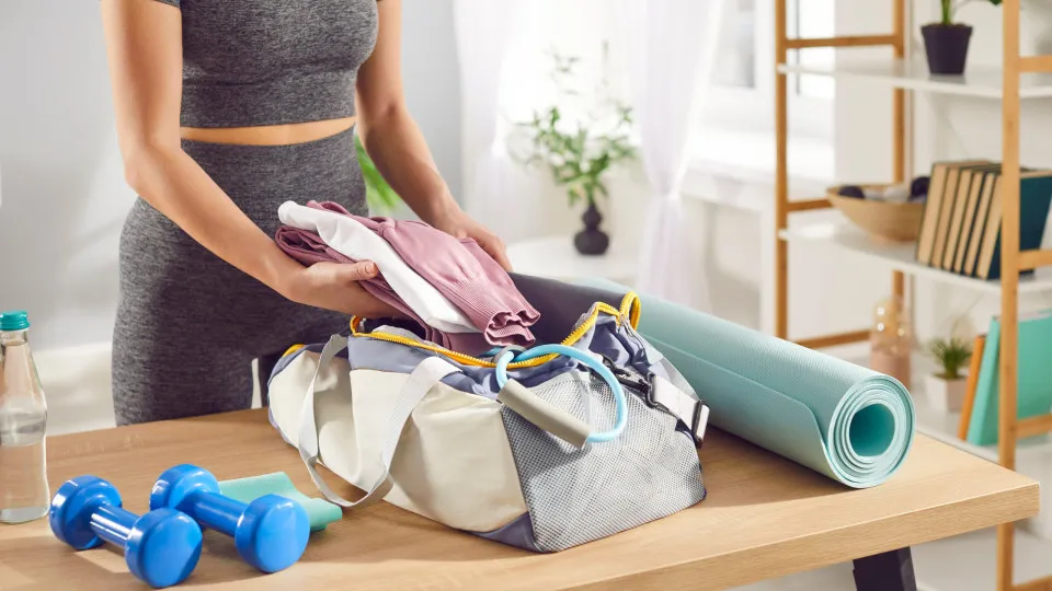 Toalhas ou roupa de treino esquecidas? Como remover o cheiro a mofo