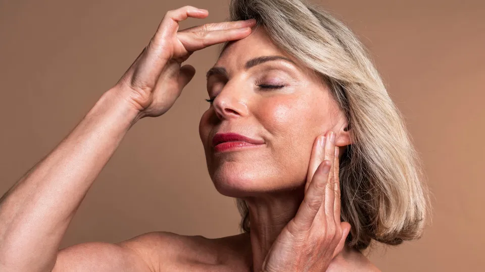 Dermatologista revela como aumentar produção de colagénio após os 50 anos