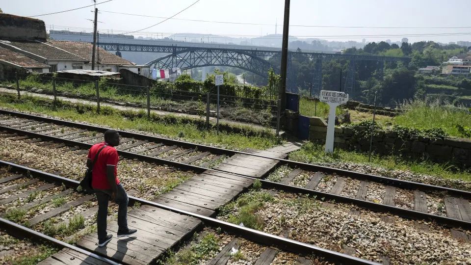Ponte rodoferroviária no Douro terá dois tabuleiros. Saiba tudo