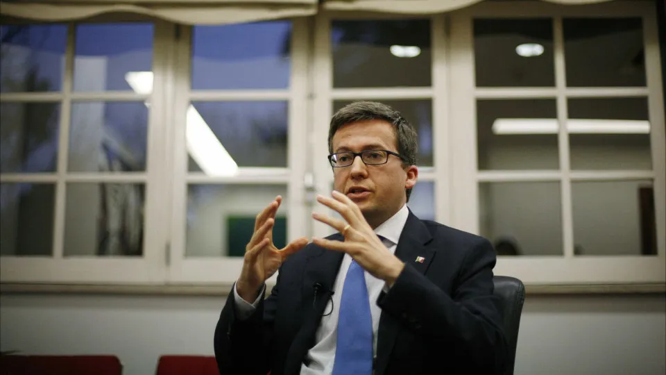 PS exige explicações a Moedas após auditoria que "arrasa" plano de saúde