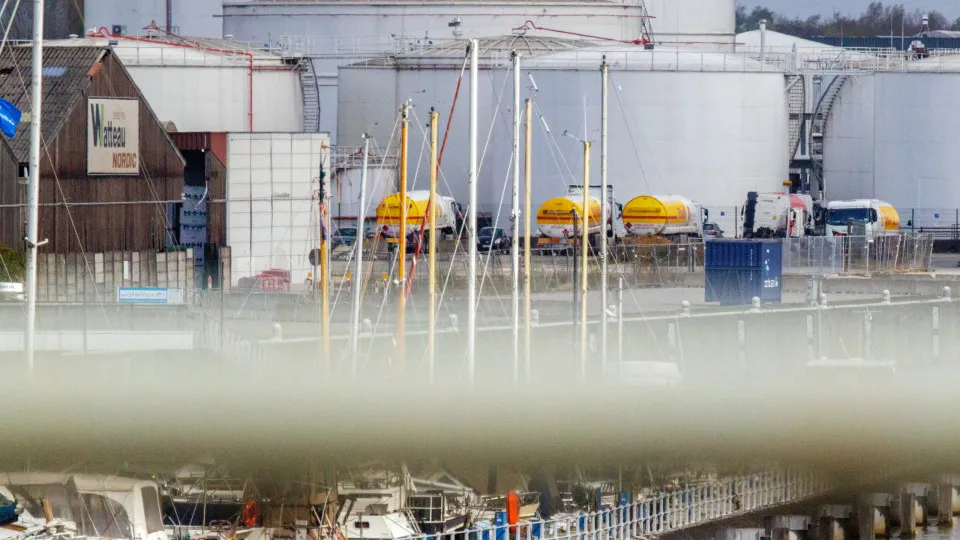 Brent sobe 1,80% para 93,10 dólares