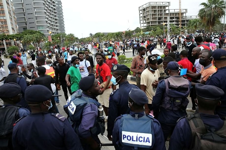 Economia-fragilizada-por-instabilidade-politica Política em Moçambique: motor de desenvolvimento ou fonte de instabilidade social?