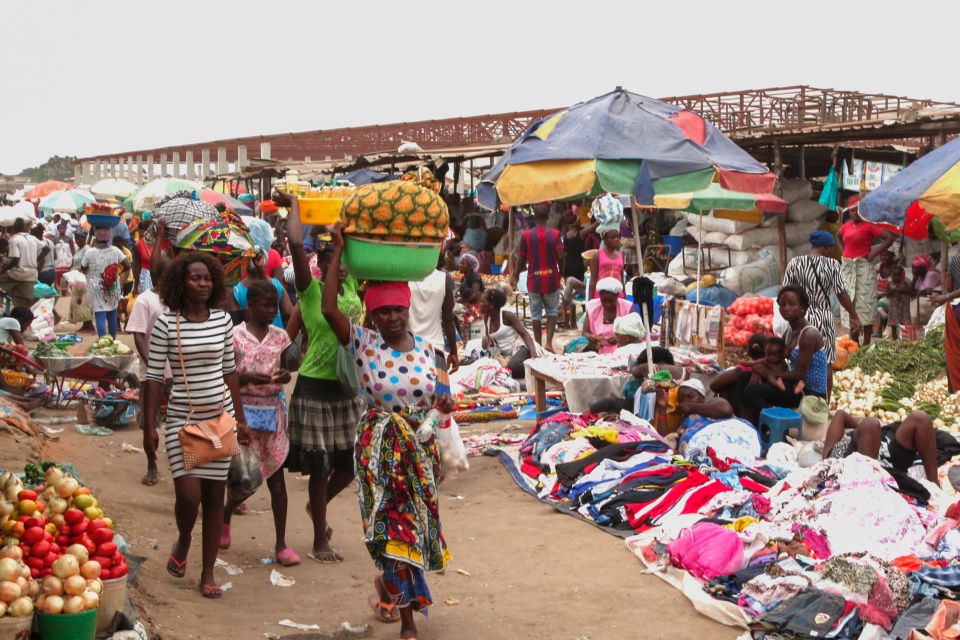 Entre a crise interna e os choques globais: onde está Moçambique na economia de 2026?