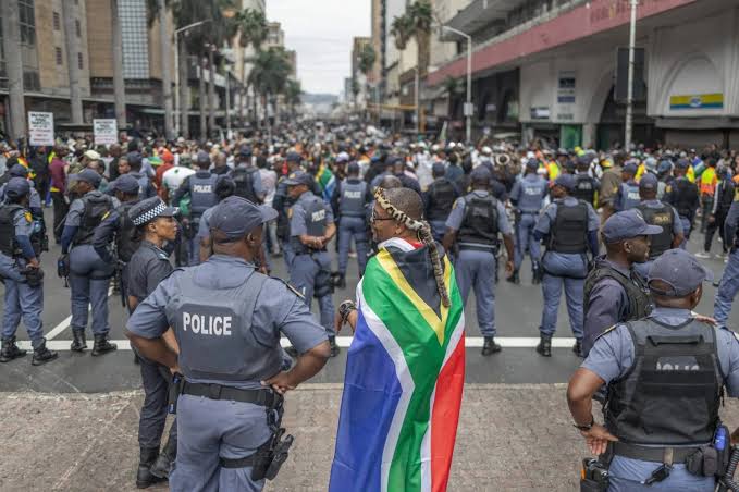 A-resposta-da-Policia-e-o-temor-de-violencia Morte de Andile Somgxada na África do Sul: Movimento contra imigração ilegal intensifica manifestações sob clima de ameaças